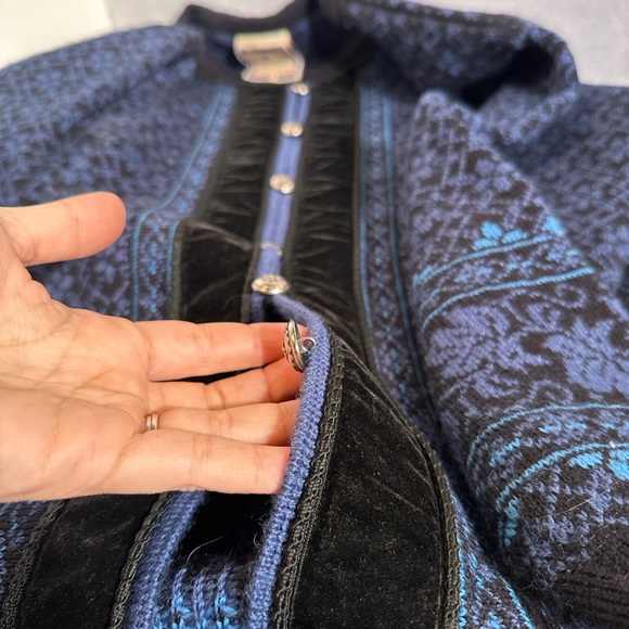 Dale of Norway | Cardigan Sweater - Floral Wool - Picture 10 of 12